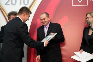 Odbiór dyplomu przez Wójta Gminy Wólka Edwina Gortata Odbiór dyplomu przez Wójta Gminy Wólka Edwina Gortata