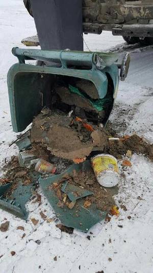 Uszkodzony pojemnik [300x533]