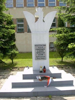 pomnik.jpg [300x400]