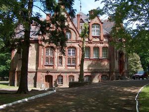 palac_neogotycki_w_chraplewie.jpg [300x226]