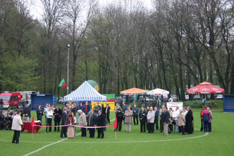 wo060603_stadion2.jpg [472x315]