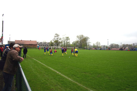 wo060603_stadion4.jpg [472x315]