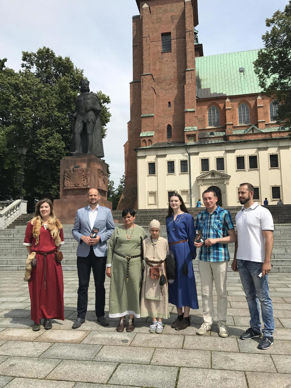 unnamed.jpg unnamed.jpg