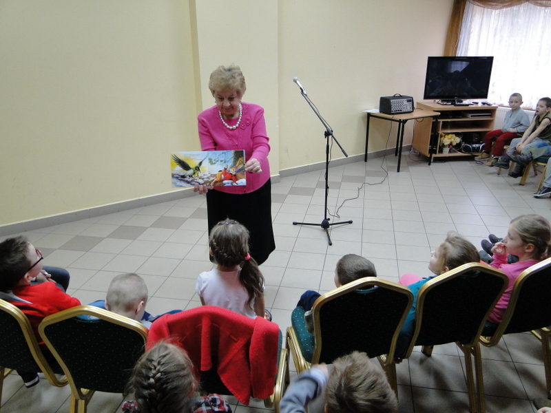Bibliotekarka prezentuję ilustracje...