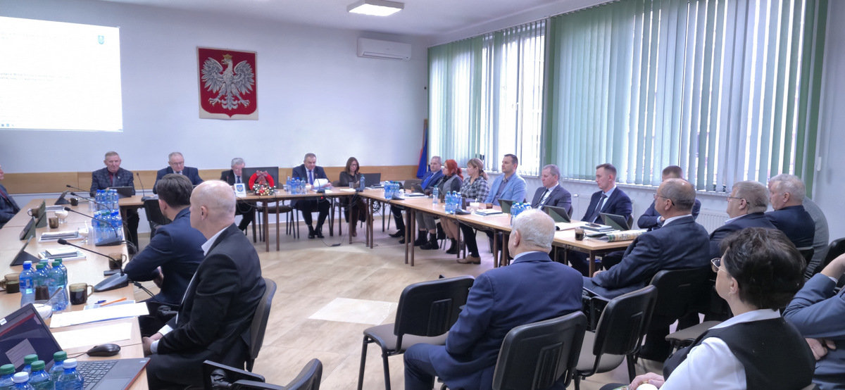Zgromadzenie radnych, sołtysów i samorządowców podczas wspólnych obrad na sesji Gminy Lipno 