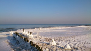 Zimowa plaża w Dębkach [300x169]