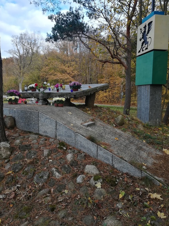 pomniksulicicemin.jpg