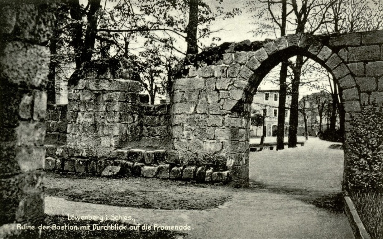 Zrujnowana Basteja Archonatiego w latach 30. XX w.
