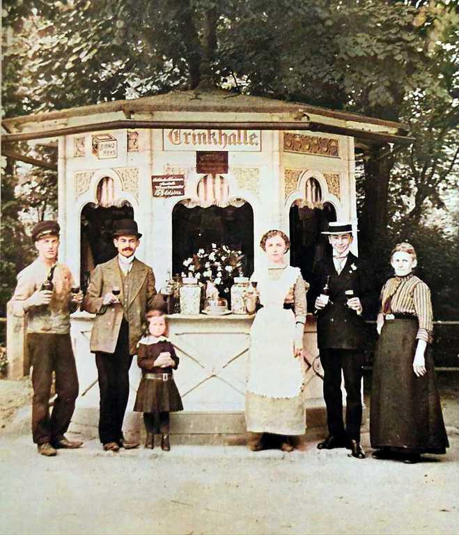 ZAPOMNIANY KIOSK Z NAPOJAMI REGIONALNYMI W LWÓWKU ŚLĄSKIM