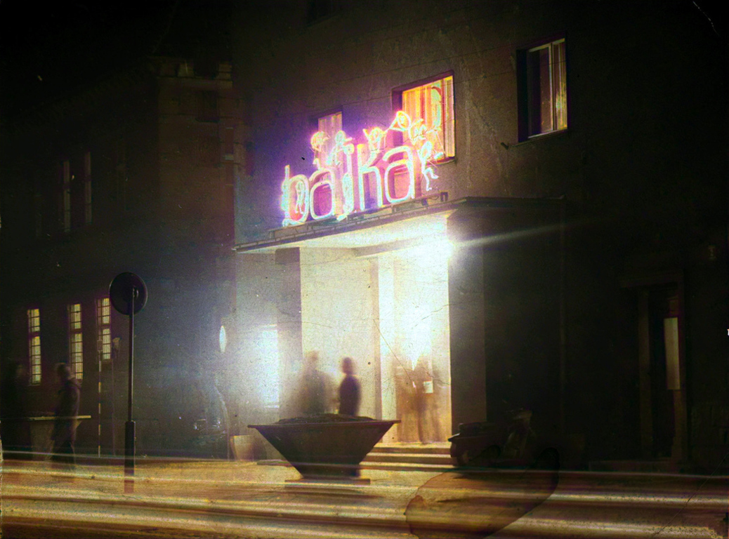 Lwówek Śląski Kino "Bajka" nocą w latach 70.,  fot. Bolesław Kowalski
