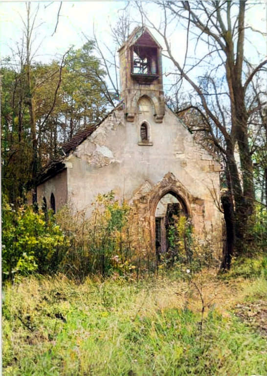Gaszów kaplica w ruinie ok 1990 r., zb. Mateusz Stanek, koloryzacja SW