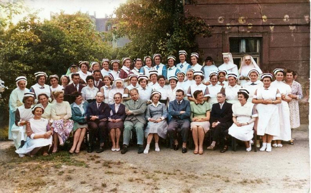 Zdjęcie grupowe dawnej lwóweckiej Służby Zdrowia - zb. Małgorzata Szumiata