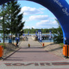 Zdjęcie przestawia wejście na plażę miejską.