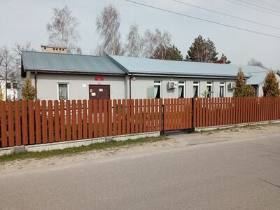 Wykonanie ogrodzenia placu zabaw w Ochudnie
