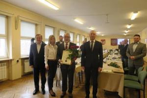 Zdjęcie Zasłużony dla Gminy Gołuchów dla p Benedykta Roźmiarka Dyrektora Ośrodka Kultury leśnej w Gołuchowie w latach 2002 2021 [300x200]