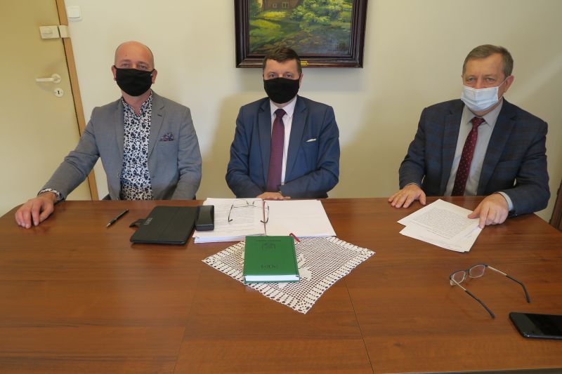 spotkanie_wojat_gminy_goluchow_oraz_przewodniczacegrady_z_panem_poslem_tomaszem_lawniczakiem_8.jpg