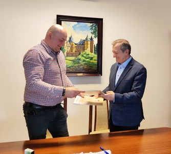 Podpisanie umowy na realizację zadania pn.: „Budowa dróg wewnętrznych na osiedlu w miejscowości Ko