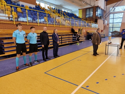 Zdjęcie przedstawicieli oraz sędziów zawodów