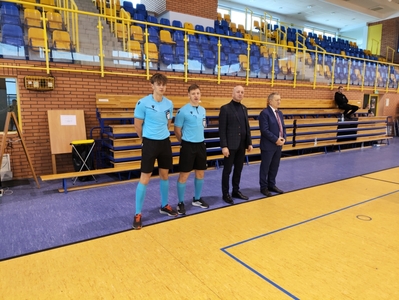 Zdjęcie przedstawicieli oraz sędziów zawodów