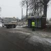 Montaż przystanku w nowym miejscu przy peronie autobusowym w Bagienicy