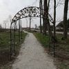 Pergola przed wejściem do parku w Wielkiej Kloni