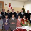 Pamiątkowe zdjęcie: Jubilaci wraz z przedstawicielami Urzędu Wójtem Gminy Gostycyn Jackiem Czerwińsk