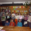 Ia po pasowaniu na czytelnika. Wychowawca Jolanta Starzyńska.