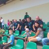 Drużyna z Gostycyna wraz z rodzinami oczekują na wejście na podium