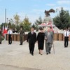 Odsłonięcia dokonała Anna Milczanowska - prezydent Radomska, Zdzisław Balcerzak - żołnierz KWP, And