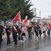 Przemarsz do kościoła parafialnego na Mszę Świętą.
