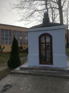 Kapliczka przy drodze do dworu Kołacinie