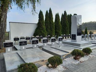 Kwatera poległych żołnierzy w 1939 r. na cmentarzu w Woli Cyrusowej