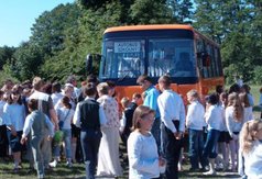 Przekazanie autobusu szkolnego dzieciom ze Szkoły Podstawowej w