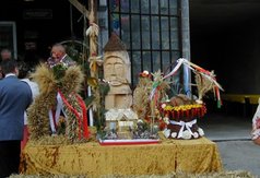 Dożynkowe wieńce - Gminne Dożynki Wodzierady 2005