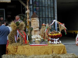 Dożynkowe wieńce - Gminne Dożynki Wodzierady 2005