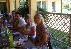 Goście: od prawej- Kierownik WTZ Łask Katarzyna Cieslarczyk, Dyrektor MGOPS w Łasku- Tamara Szymko,