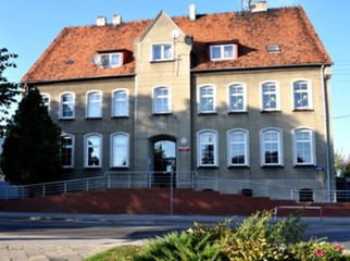 Budynek Szkoły Podstawowej w Dobrzycy.