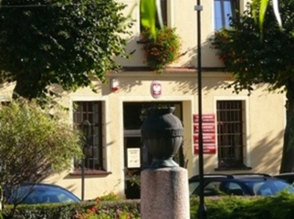 Budynek Urzędu Miejskiego Gminy Dobrzyca.