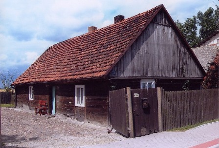 Dom drewniany o konstrukcji sumikowo - łątkowej.