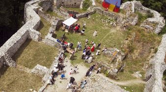 dziedziniec zamku, widok z baszty
Fot. P. Zatylny