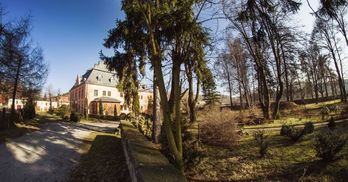 Pałac Książęcy z XVI-XIX jest to obiekt prezentujący styl baroku francuskiego pochodzący prawdopodob