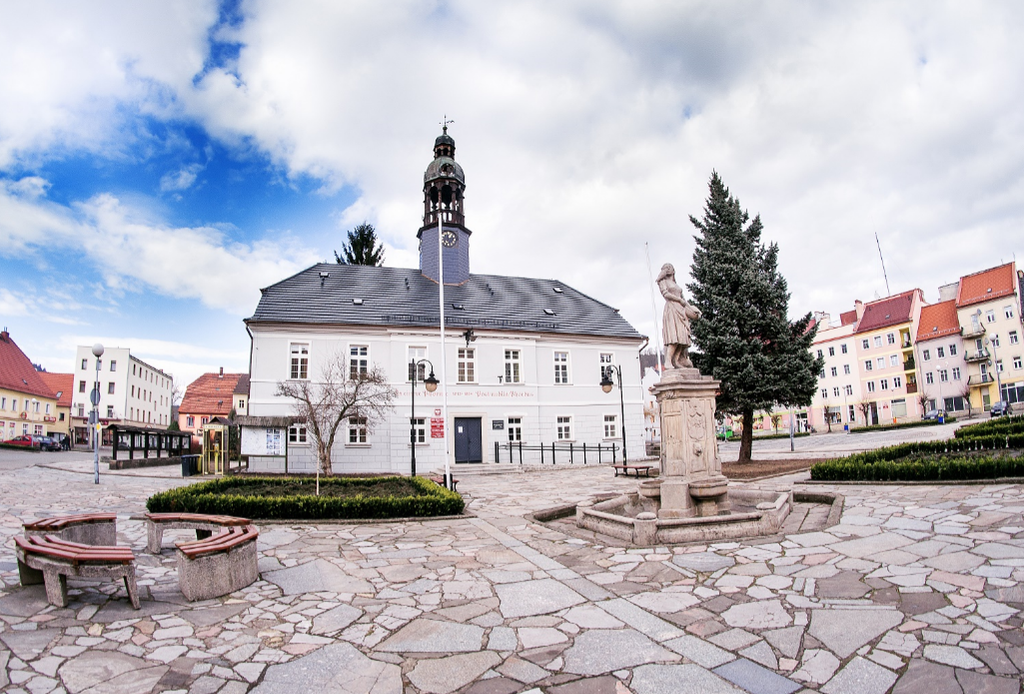 Urząd Miasta i Gminy Wleń (link otworzy duże zdjęcie)