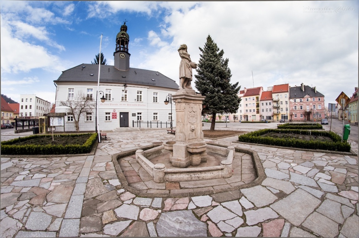 wleńska gołębiarka i ratusz (link otworzy duże zdjęcie)