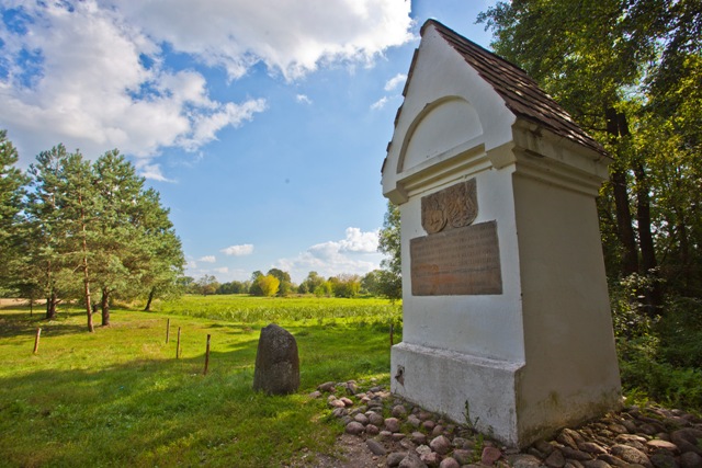 Zabytkowy słup graniczny