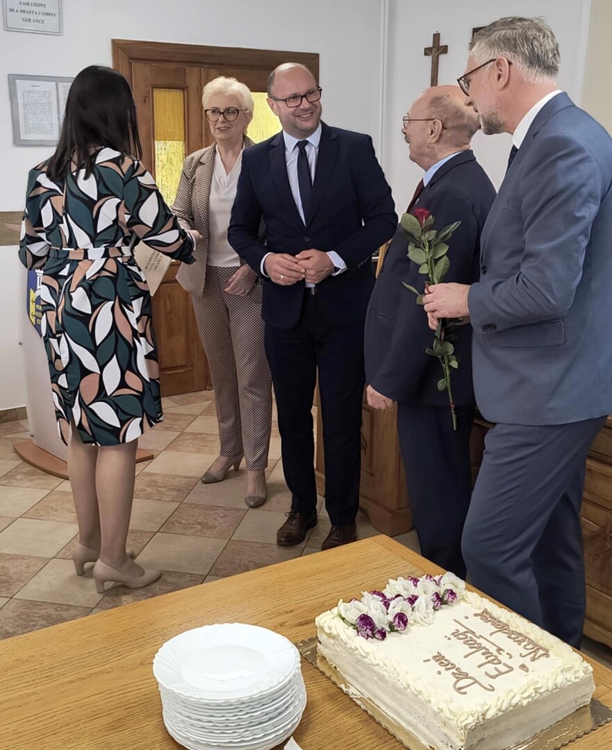 462685546_842483591430937_976695601319622_n.jpg [1413x1732]