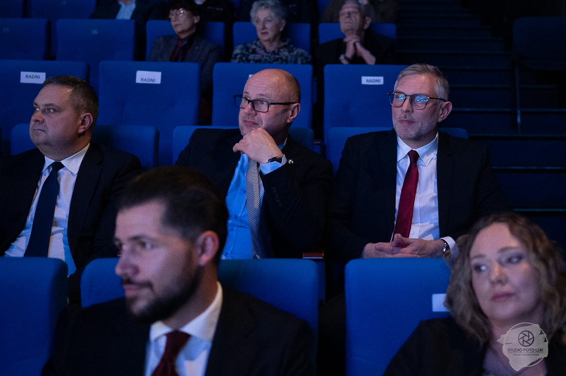 469325893_879776024368360_1893819802177285010_n.jpg [1100x732]