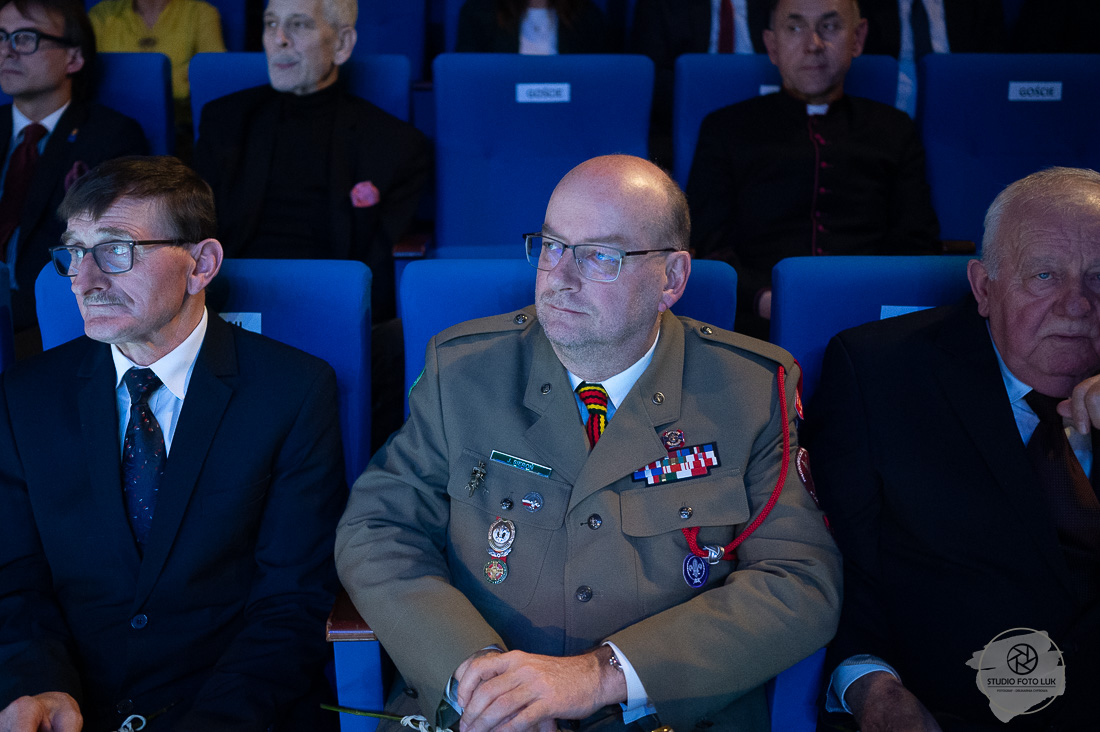 469414458_879775764368386_1306675745406702093_n.jpg [1100x732]