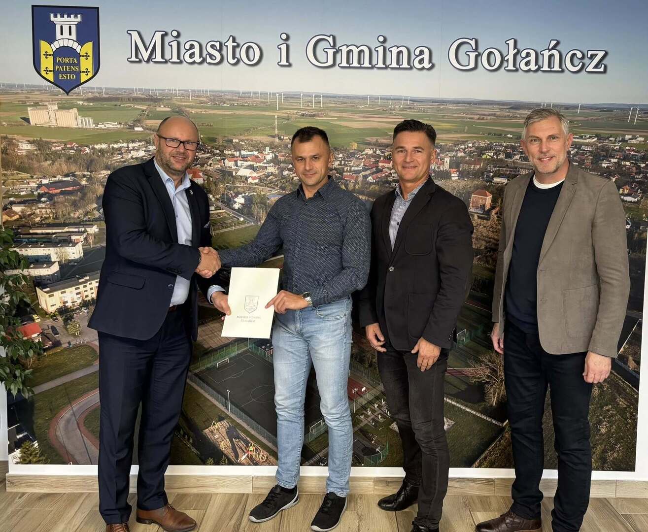 Tu powinien być opis.