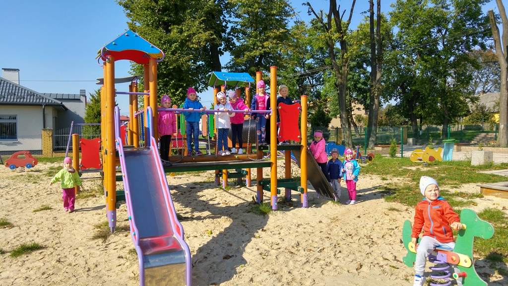 Plac zabaw (link otworzy duże zdjęcie)