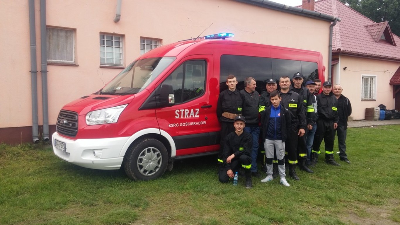 lekki samochód ratowniczo - gaśniczy (link otworzy duże zdjęcie)